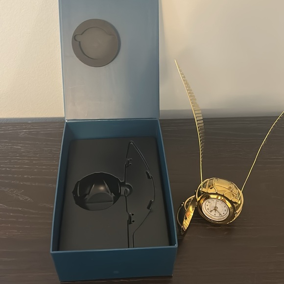 Pottery Barn Teen Harry Potter Golden Snitch Clock with box packaged EUC wow! - Picture 4 of 6